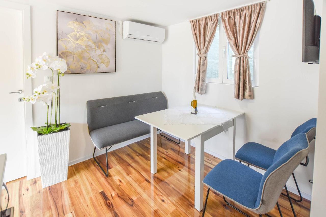 Mobile Home Dandelion Biograd Na Moru Exterior photo