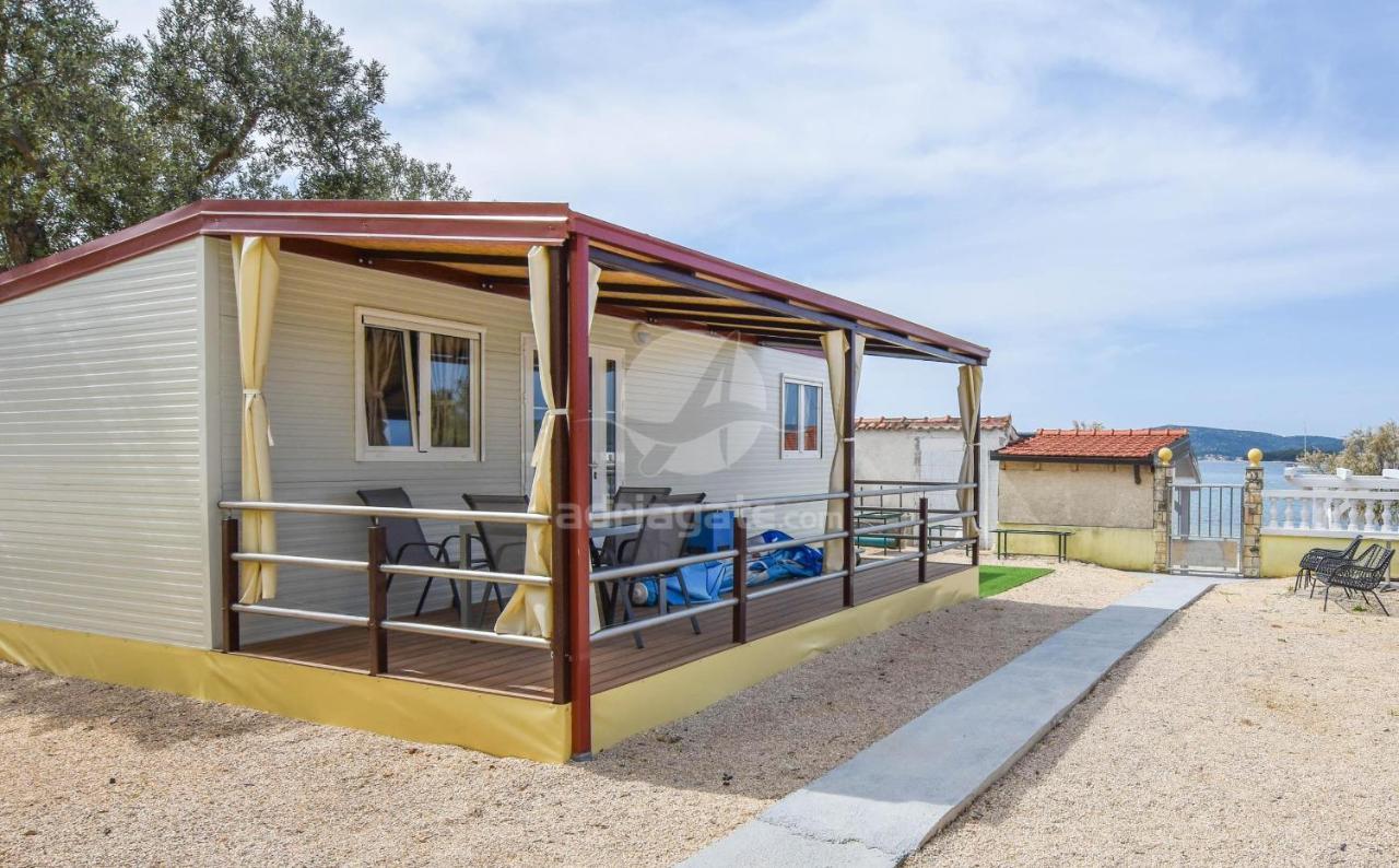 Mobile Home Dandelion Biograd Na Moru Exterior photo