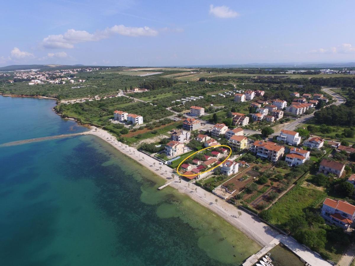 Mobile Home Dandelion Biograd Na Moru Exterior photo