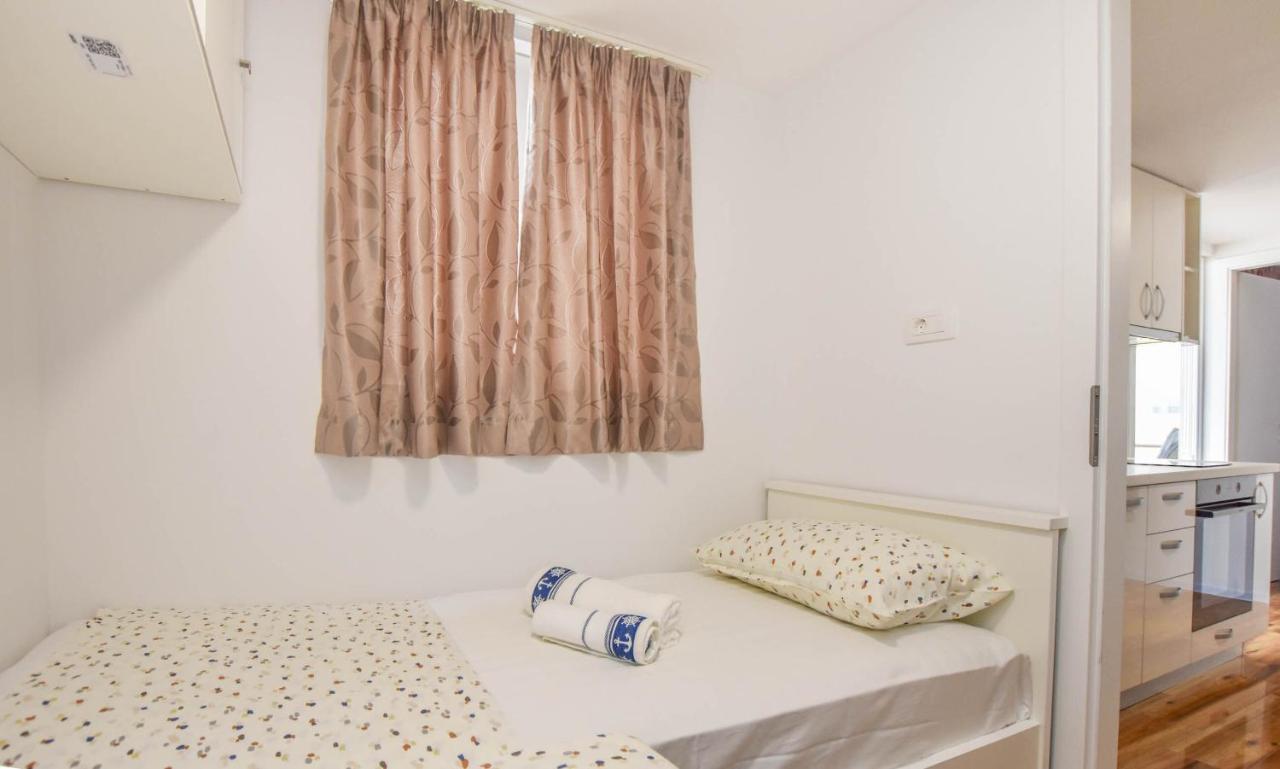 Mobile Home Dandelion Biograd Na Moru Exterior photo